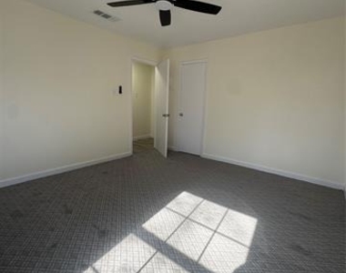 214 E Acheson Street - Photo Thumbnail 10