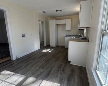 214 E Acheson Street - Photo Thumbnail 14