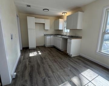 214 E Acheson Street - Photo Thumbnail 16