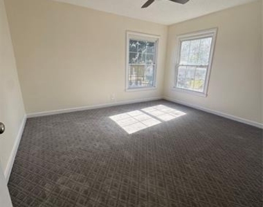 214 E Acheson Street - Photo Thumbnail 12