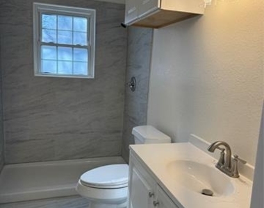 214 E Acheson Street - Photo Thumbnail 13