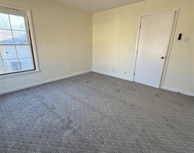 214 E Acheson Street - Photo Thumbnail 2