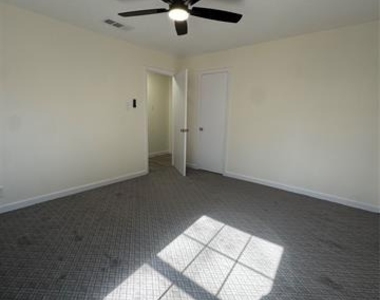 214 E Acheson Street - Photo Thumbnail 9