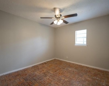 3057 Dogwood Drive - Photo Thumbnail 2