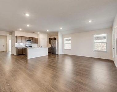 4016 Huntington Drive - Photo Thumbnail 9