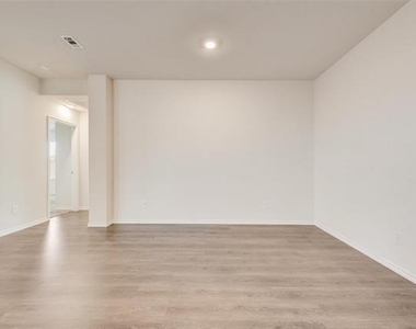 4016 Huntington Drive - Photo Thumbnail 27