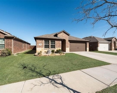 4016 Huntington Drive - Photo Thumbnail 2