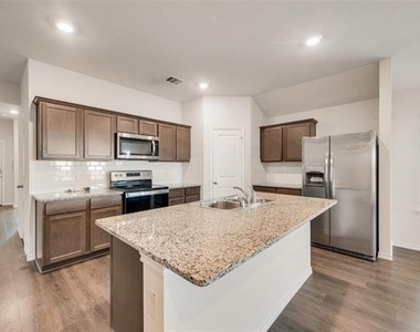 4016 Huntington Drive - Photo Thumbnail 4