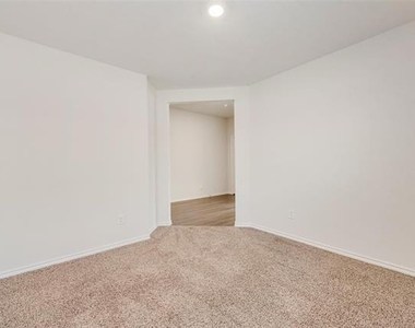 4016 Huntington Drive - Photo Thumbnail 18