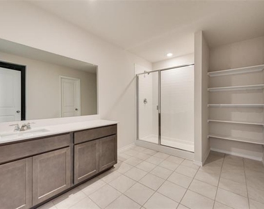 4016 Huntington Drive - Photo Thumbnail 16