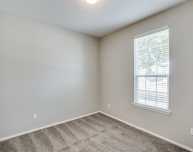 101 Tanglewood Drive - Photo Thumbnail 8