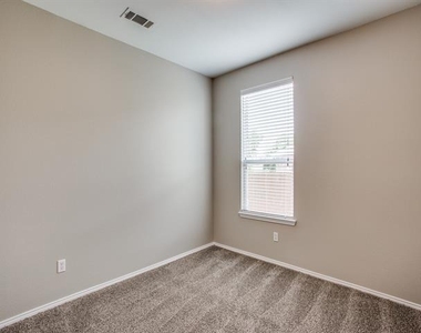 101 Tanglewood Drive - Photo Thumbnail 9