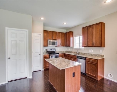 101 Tanglewood Drive - Photo Thumbnail 3