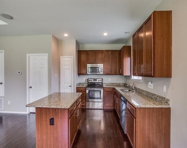 101 Tanglewood Drive - Photo Thumbnail 4
