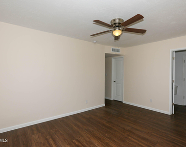 6226 S Hazelton Lane - Photo Thumbnail 11