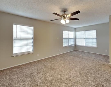 4208 Staghorn Circle N - Photo Thumbnail 4
