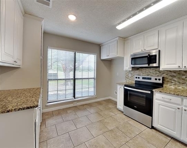 4208 Staghorn Circle N - Photo Thumbnail 3