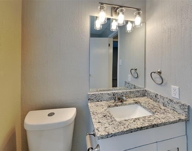 4208 Staghorn Circle N - Photo Thumbnail 7