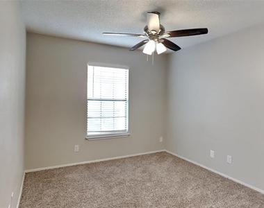 4208 Staghorn Circle N - Photo Thumbnail 9