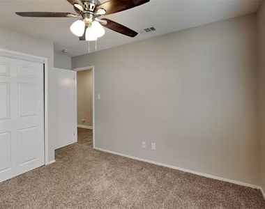 4208 Staghorn Circle N - Photo Thumbnail 10