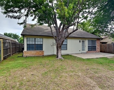 4208 Staghorn Circle N - Photo Thumbnail 16