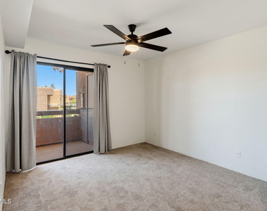 3601 W Tierra Buena Lane - Photo Thumbnail 11