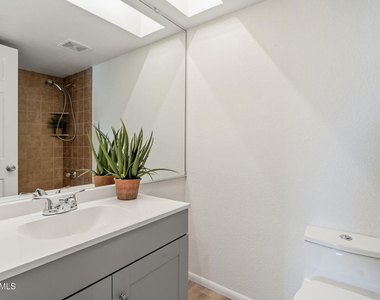3601 W Tierra Buena Lane - Photo Thumbnail 18