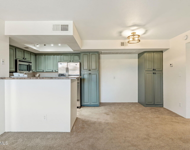 3601 W Tierra Buena Lane - Photo Thumbnail 6