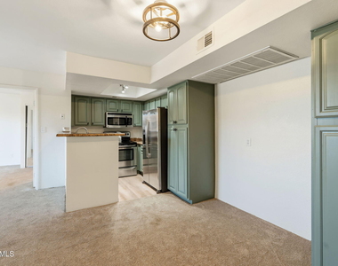 3601 W Tierra Buena Lane - Photo Thumbnail 8