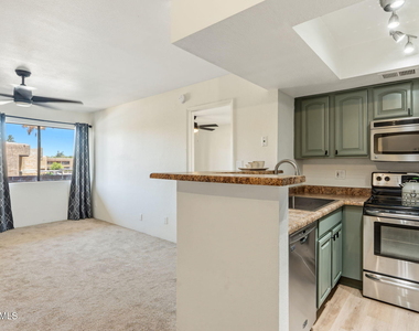 3601 W Tierra Buena Lane - Photo Thumbnail 7