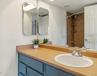 3601 W Tierra Buena Lane - Photo Thumbnail 13