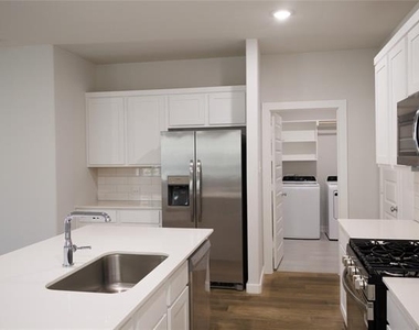 3916 Nasworthy Drive - Photo Thumbnail 24