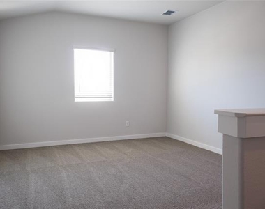 3916 Nasworthy Drive - Photo Thumbnail 16