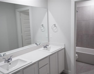 3916 Nasworthy Drive - Photo Thumbnail 21