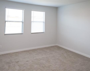 3916 Nasworthy Drive - Photo Thumbnail 8