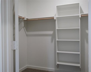 3916 Nasworthy Drive - Photo Thumbnail 13