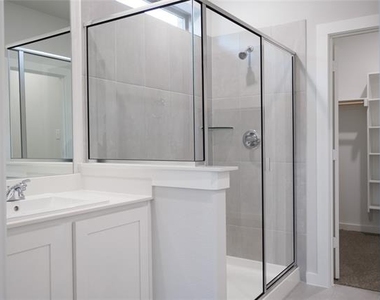 3916 Nasworthy Drive - Photo Thumbnail 11