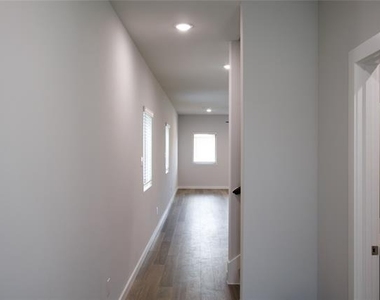 3916 Nasworthy Drive - Photo Thumbnail 2