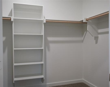 3916 Nasworthy Drive - Photo Thumbnail 14
