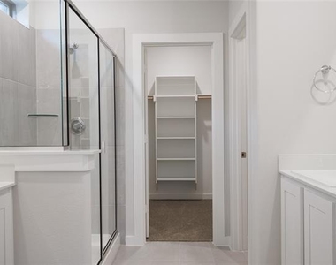 3916 Nasworthy Drive - Photo Thumbnail 12