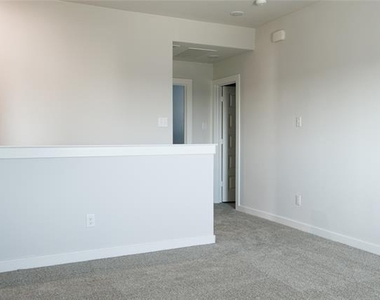 3916 Nasworthy Drive - Photo Thumbnail 17