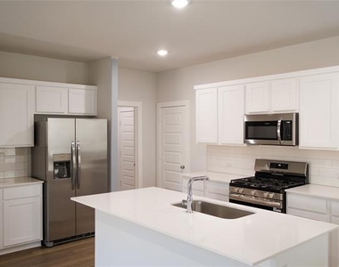 3916 Nasworthy Drive - Photo Thumbnail 6