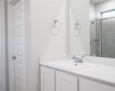 3916 Nasworthy Drive - Photo Thumbnail 15