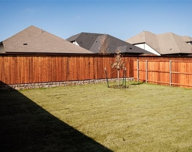 3916 Nasworthy Drive - Photo Thumbnail 27