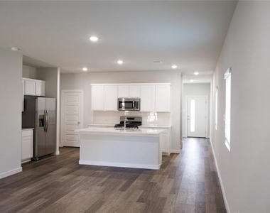 3916 Nasworthy Drive - Photo Thumbnail 4