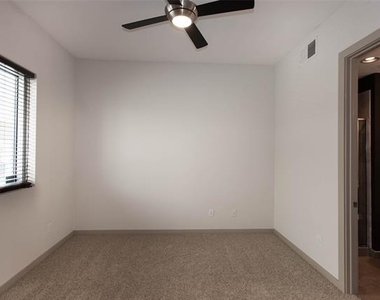 706 Colten James Lane - Photo Thumbnail 20