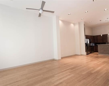 706 Colten James Lane - Photo Thumbnail 7