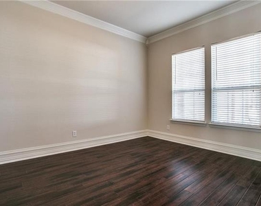 4193 Victory Drive - Photo Thumbnail 3