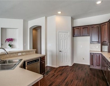 4193 Victory Drive - Photo Thumbnail 7