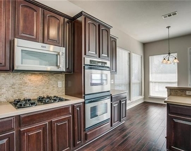 4193 Victory Drive - Photo Thumbnail 9
